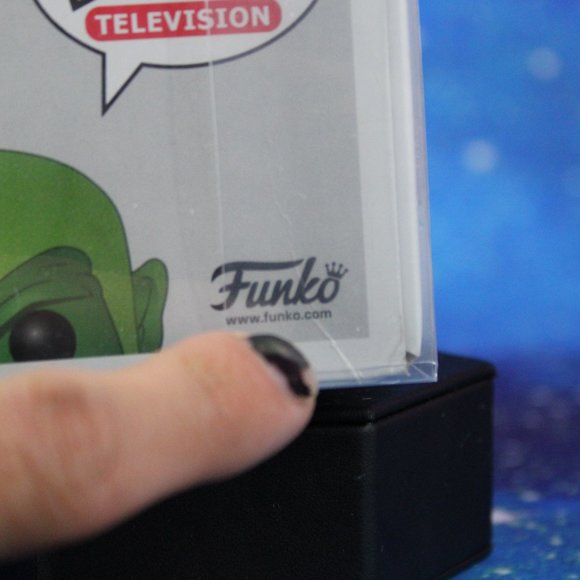 Funko Pop! Masters Of The Universe Moss Man #568 ToysRUs Flocked - Picture 7 of 7